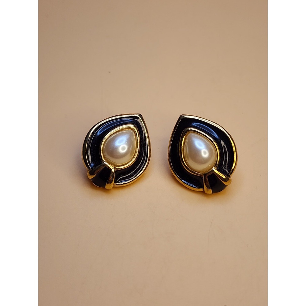 Vtg RICHELIEU Signed Retro Faux Pearl Black Enamel‎ Gold Tone Statement Earrings
